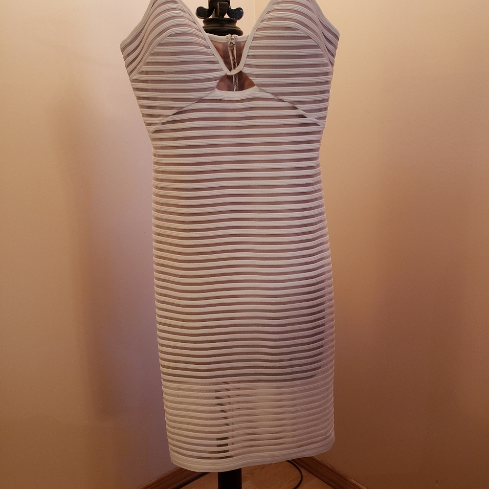 Bebe spegetti strap v-neck